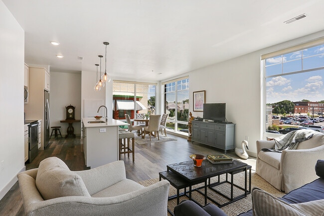 Photo - 102 N Broadway