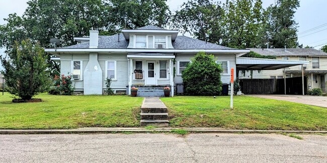 Photo - 100 W 5th St House