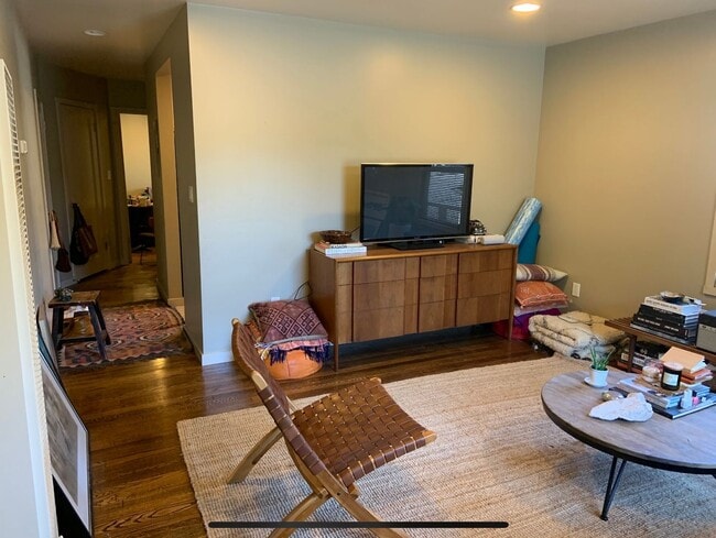 Building Photo - Temescal 1BR with Shared Yard | Updated Unit A