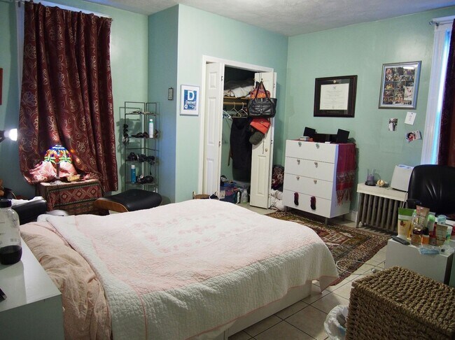 Photo - Sunny Spacious 4 Bedroom