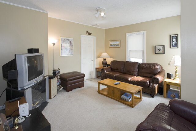 Photo - Charming 4-Bedroom Minneapolis Home with Finished Basement & Hardwood Floors