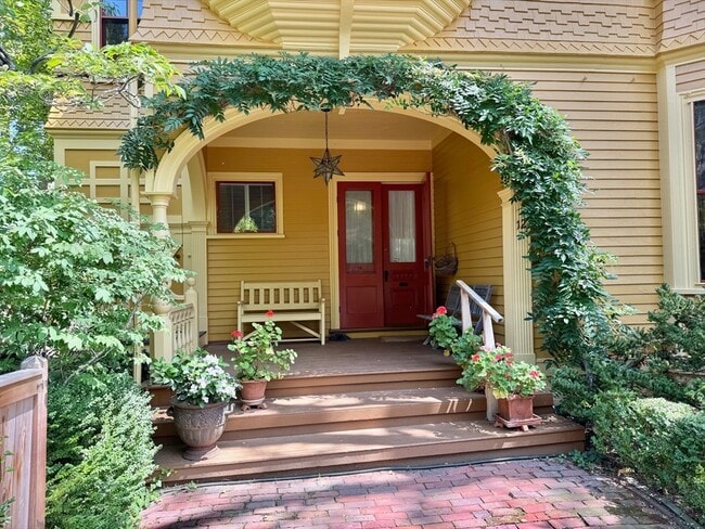 Building Photo - 12 Humboldt St Unit B Rental