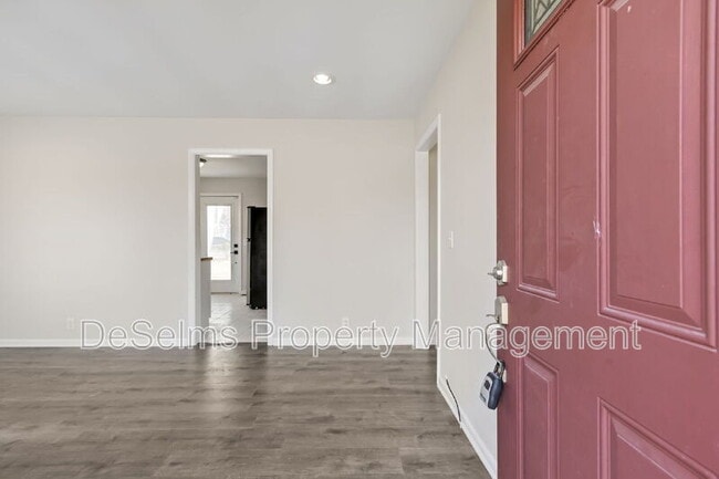 Photo - 802 Ramsey St