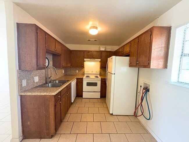 Photo - 807 W Walnut St Unit C2