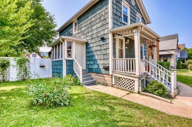 Building Photo - Beautiful Updated 3-Bedroom Colonial – Prime East Side Location