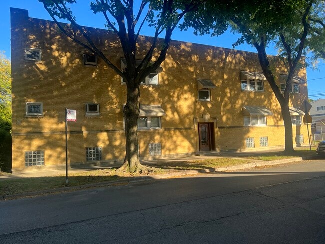 Building Photo - 4653 N Major Ave Unit 2S