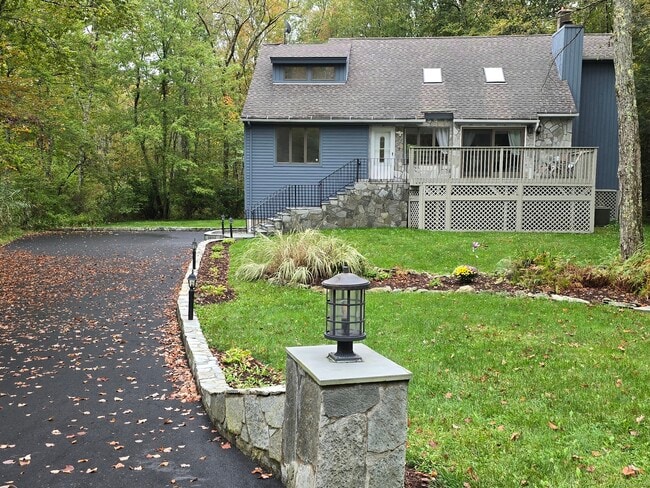 Building Photo - 421 E Hyerdale Dr Rental