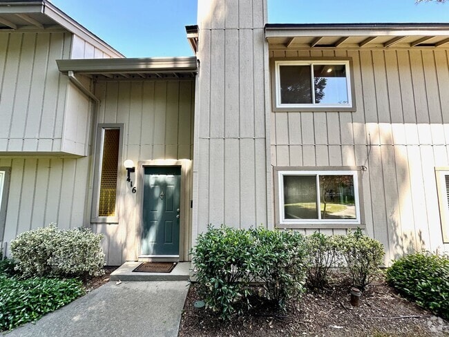 Building Photo - REQUEST A SHOWING AT MossglenProperties .c... Rental