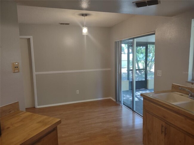 Photo - 11117 Upton St