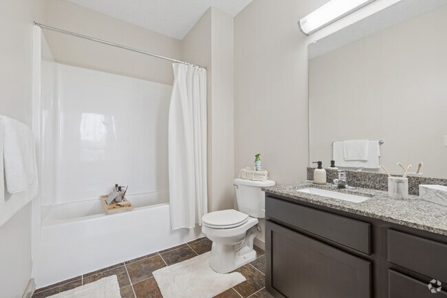 2BR, 2BA - 731SF - Primary Bathroom