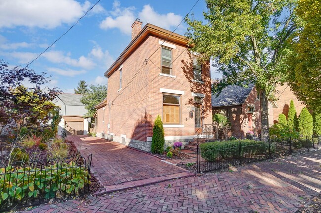 Building Photo - 557 S Grant Ave