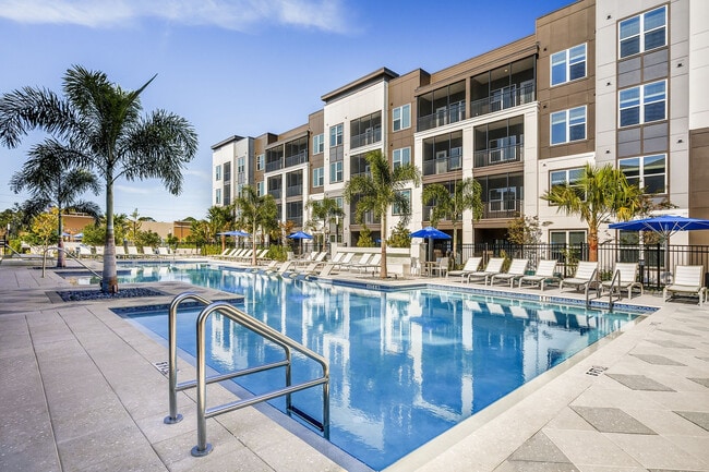 Building Photo - Alon