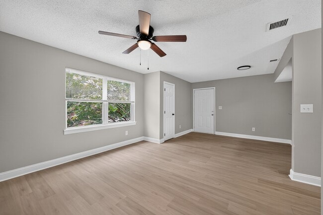 Photo - Spring Branch Apartments
