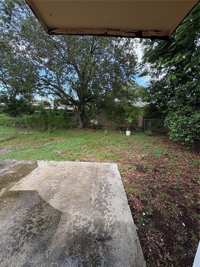 Photo - 19121 NW 34th Ct Unidad A