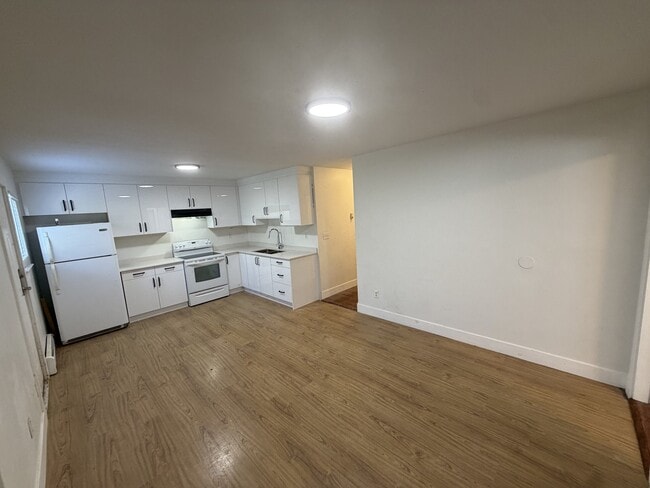 Photo - 8645 162 St