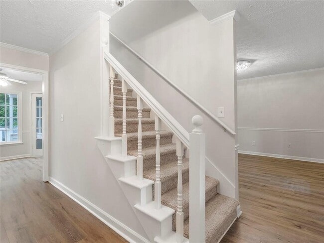 Photo - 2729 Hawk Trace NE