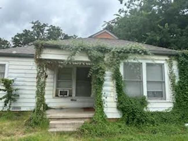 Building Photo - 2/1 Walking Distance to Tarleton