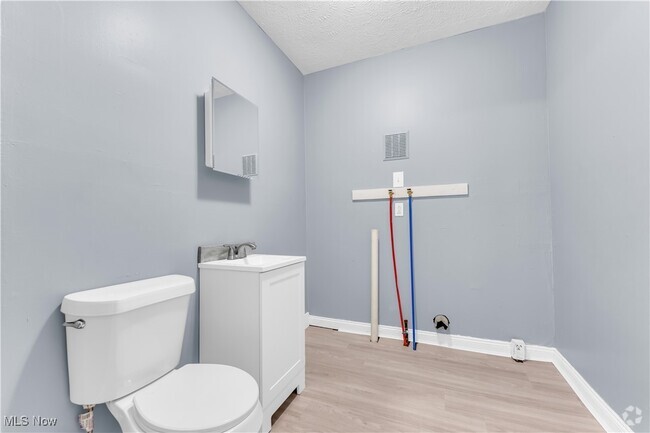 Building Photo - 1857 E 70th St Rental