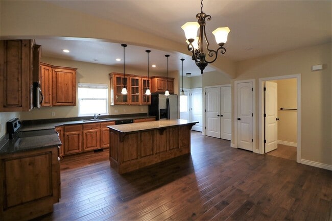 Photo - Beautiful Harvest Park Mapleton Townhouse
