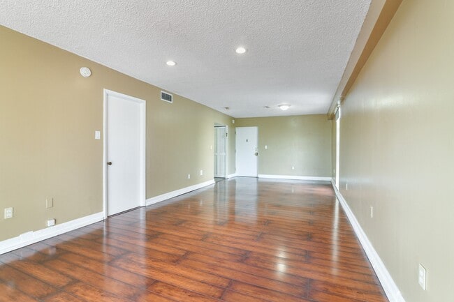 Photo - 3716 NE 168th St Unit 302