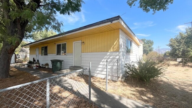 Building Photo - 1142-1144 W 700 S Unit 1142 W 700 S Rental