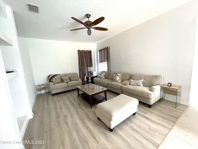 Photo - 1896 Windbrook Dr