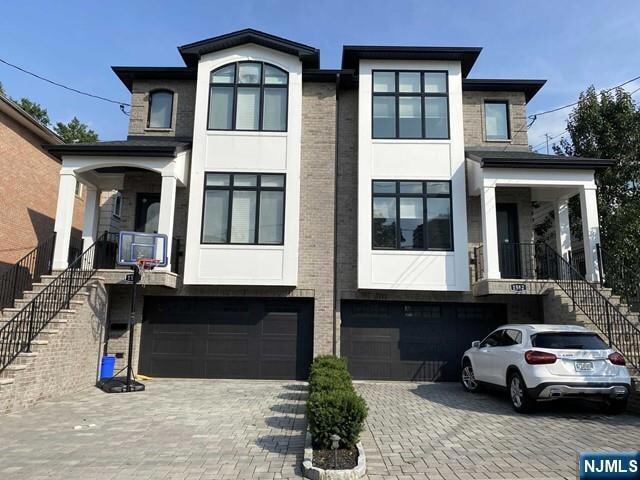 Photo - 1582 John St