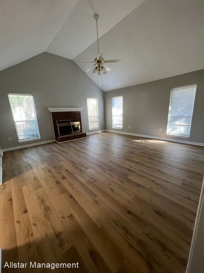 3 br, 2 bath House 1841 Lincolnshire Blvd Rental For Rent in