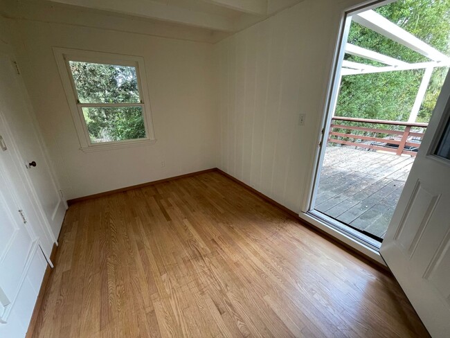 Photo - 2 Bed 1 Ba PG House walking distance to beach