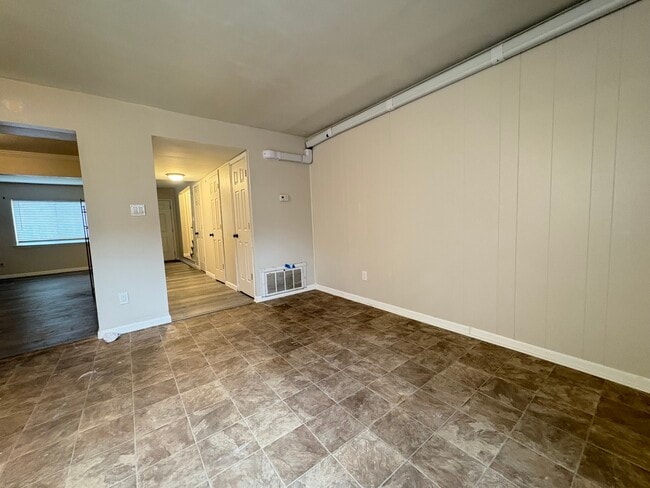 Photo - 813 S Grosvenor Ct