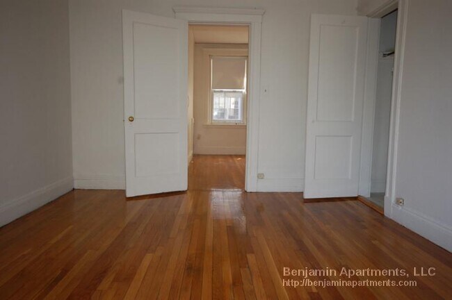 Building Photo - 235 Park Dr Unit 23