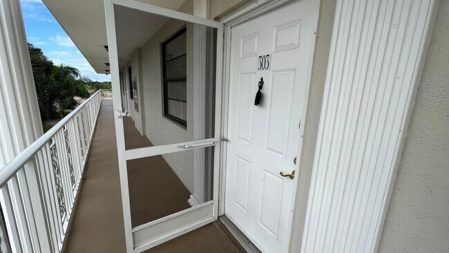 Building Photo - 6097 Balboa Cir Unit 303