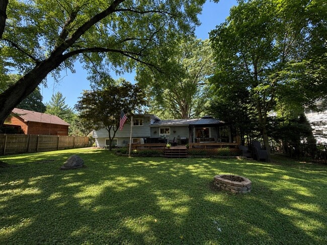 Photo - 2S235 Madison St
