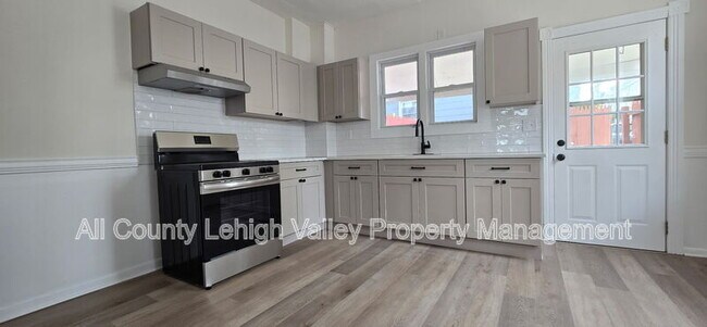 Photo - 326 N Fountain St