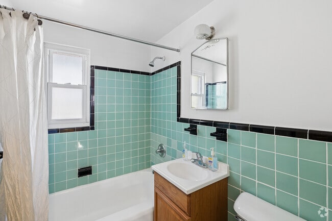 The Capital - 2BR, 1BA - 950SF - Bathroom