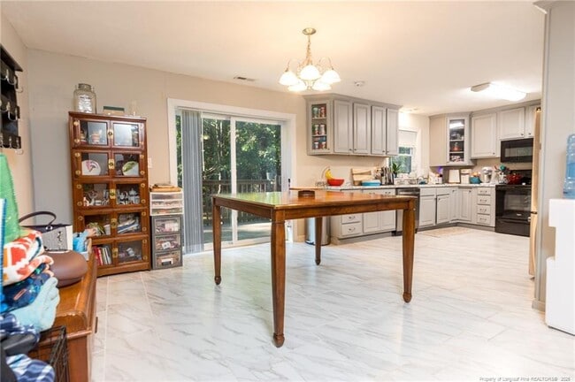 Photo - 413 Langdon St