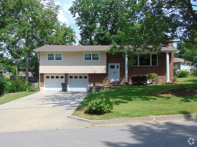 Building Photo - Nice 3 Bed 3 Bath House In University Park...