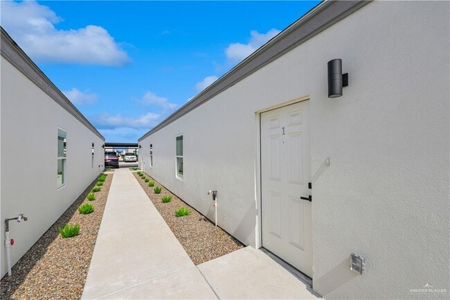 Photo - 23 Robin Rd Unit Apt#1