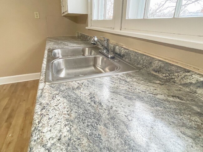 Photo - 408 Pine St Unit Upper