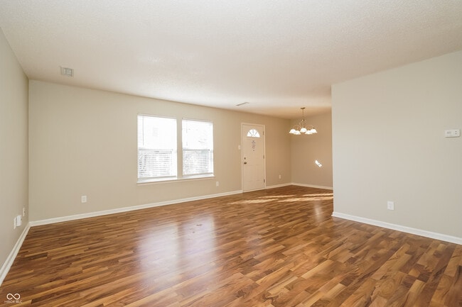 Photo - 1290 Freemont Ln