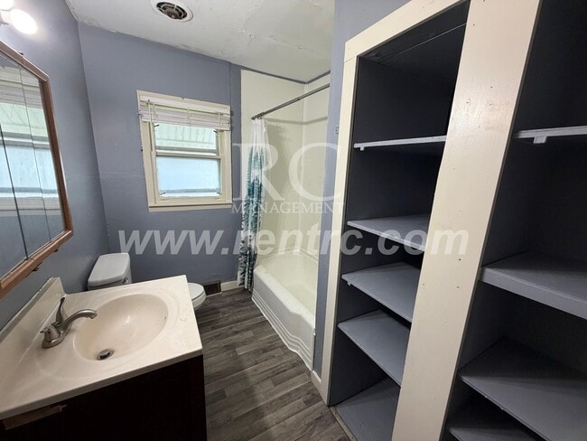 828 Johnson-