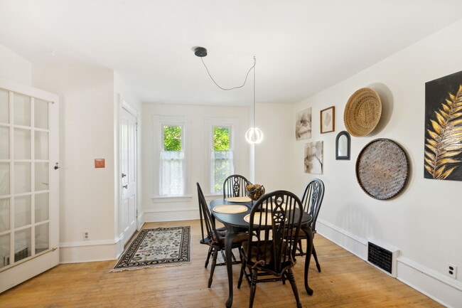 Photo - 915 24th Ave S