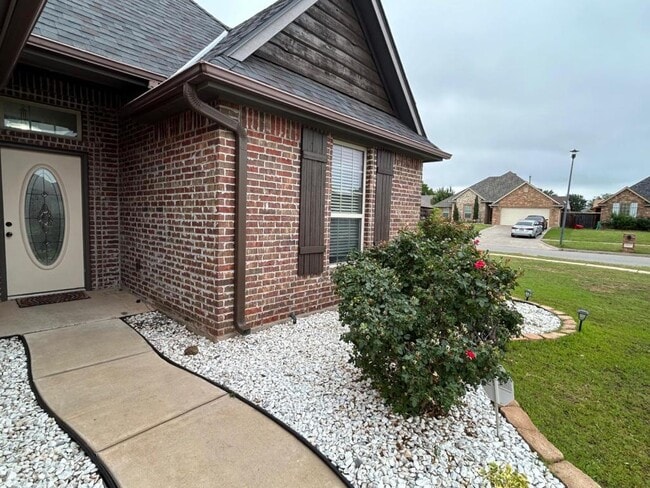 Photo - 5701 NW Valor Ave