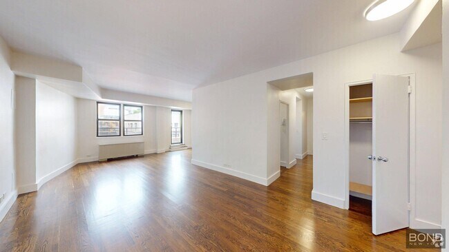 Building Photo - 220 E 63rd St Unit PHC00 Rental