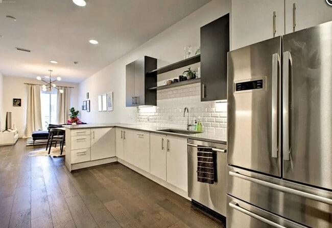 Building Photo - 2530 Lawrence St Unit A-302