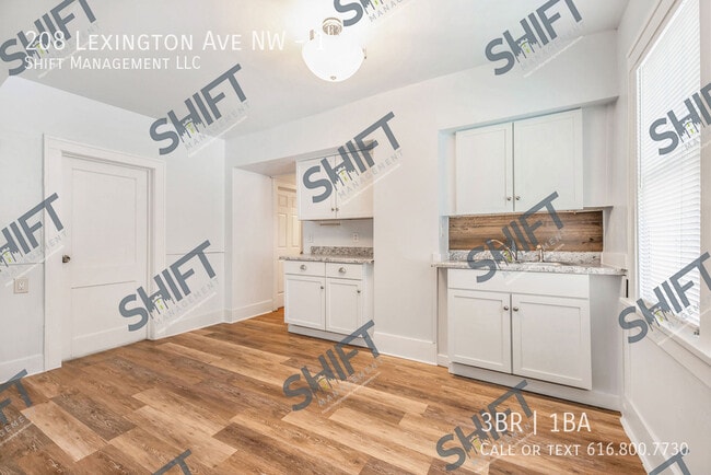 Photo - 208 Lexington Ave NW