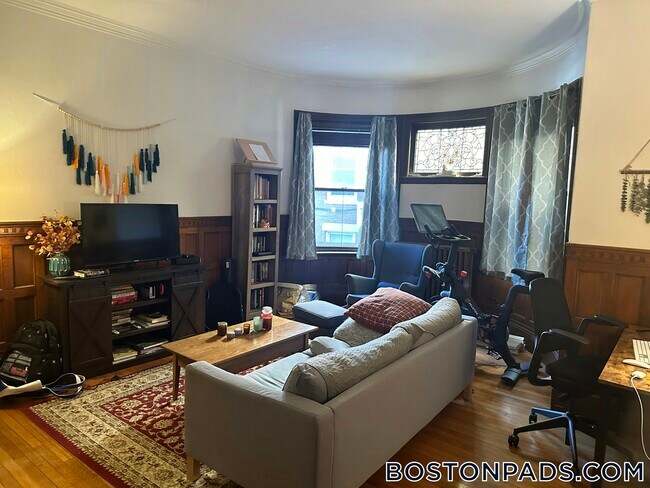 Photo - 1748 Beacon St Unit 2