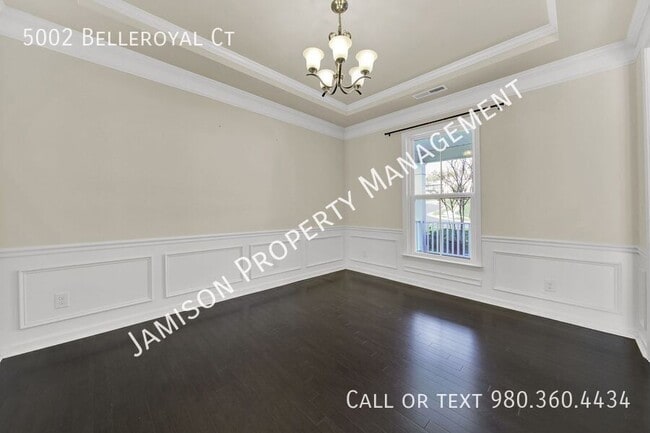 Photo - 5002 Belleroyal Ct