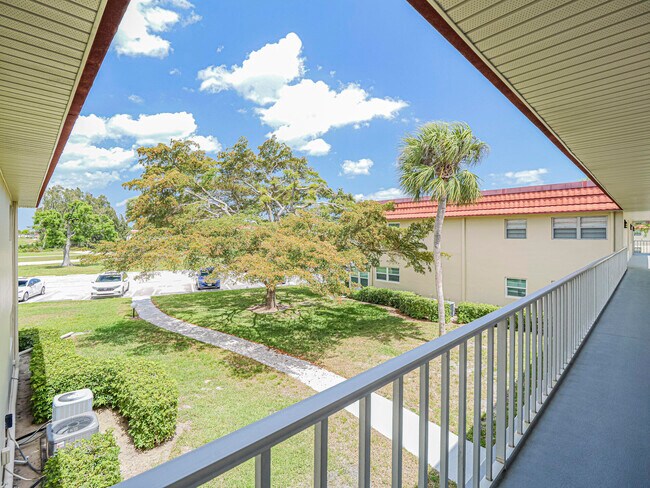 41 Woodland Dr Unit 205