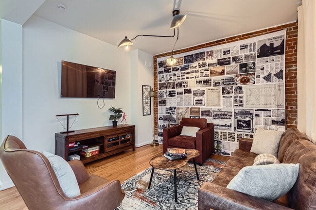 Photo - 2925 Curtis Street Unit ID1352698P